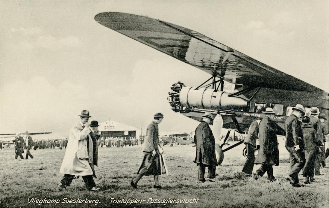 Naam: Kaart 753. Vliegkamp Soesterberg - Instappen-Passagiersvlucht. 1100 breed.jpg
Bekeken: 954
Grootte: 133,7 KB