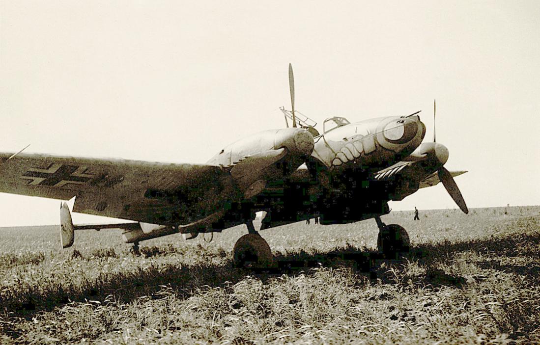 Naam: Foto 503. Messerschmitt Bf 110 van ZG 1 (Zerstrergeschwader 1. %22Wespengeschwader%22). 1100 br.jpg
Bekeken: 1060
Grootte: 129,9 KB