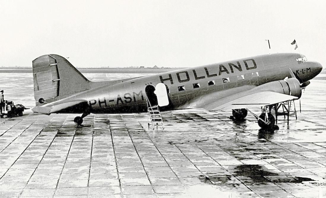 Naam: Foto 206. PH-ASM %22Mees%22. Douglas DC-3 met Holland beschildering. 1100 breed.jpg
Bekeken: 1344
Grootte: 119,6 KB