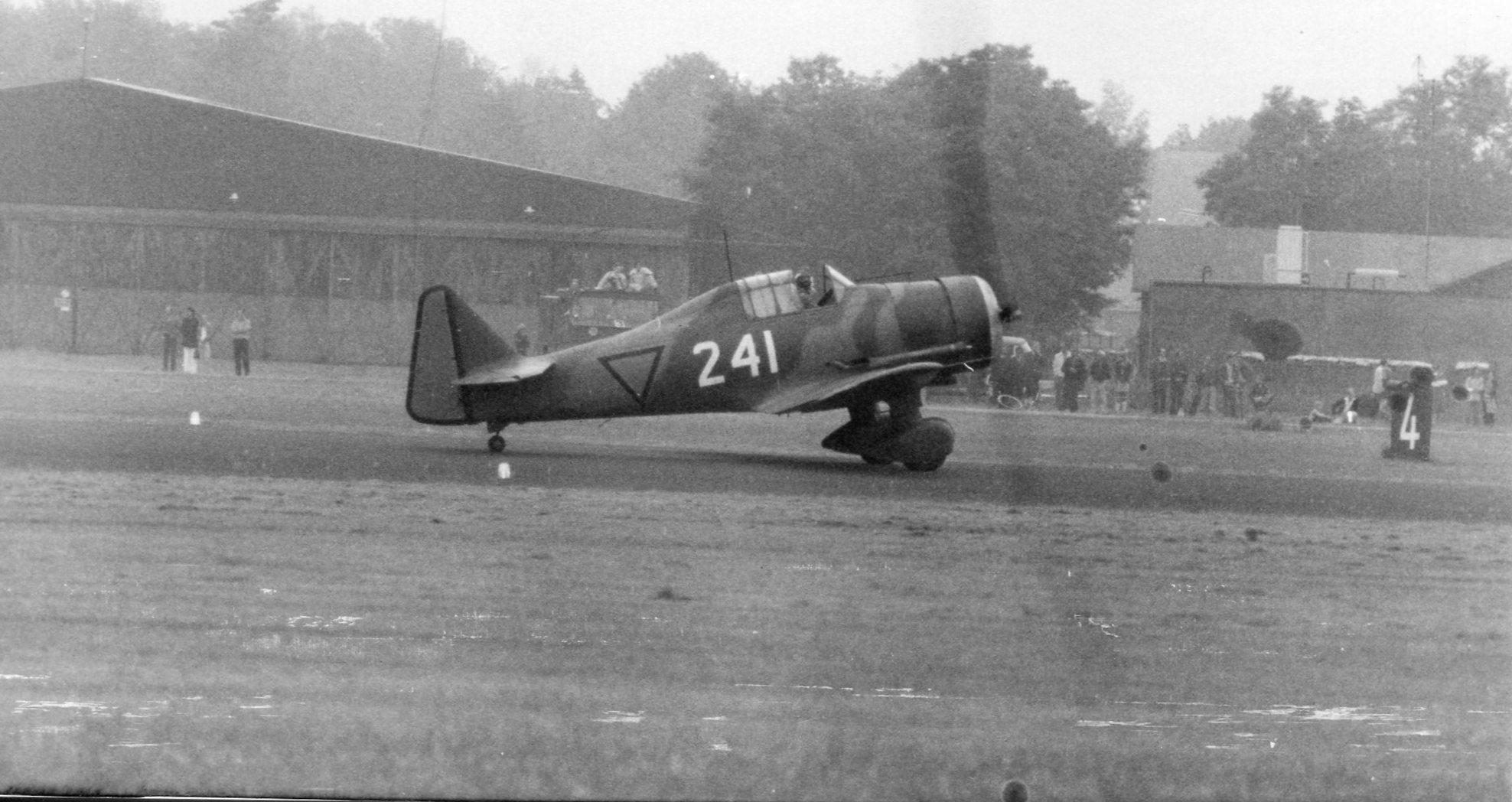 Naam: Gilze Rijen juni 1977.jpg
Bekeken: 888
Grootte: 295,0 KB