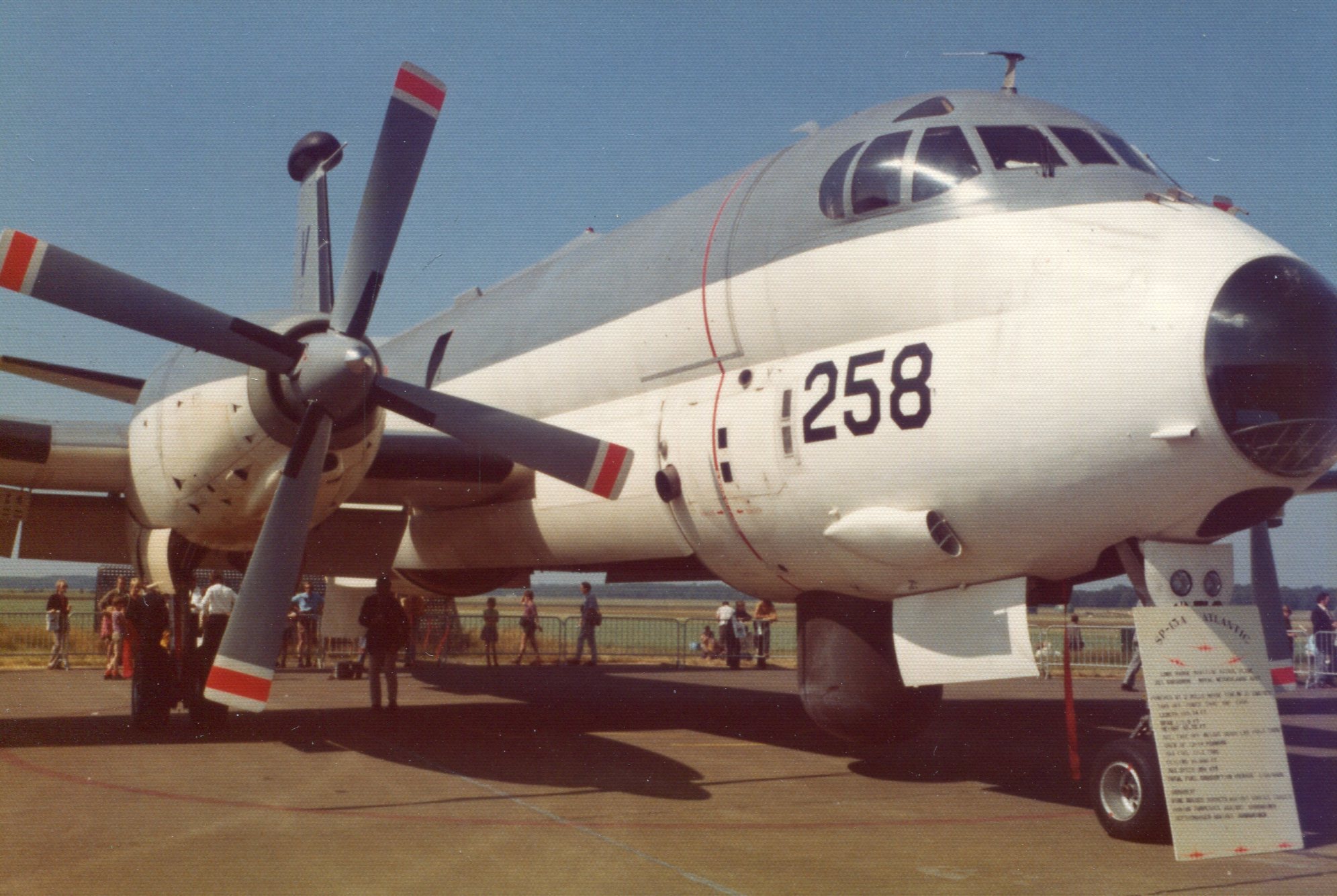 Naam: Deelen juni 1973 (3).jpg
Bekeken: 707
Grootte: 427,3 KB