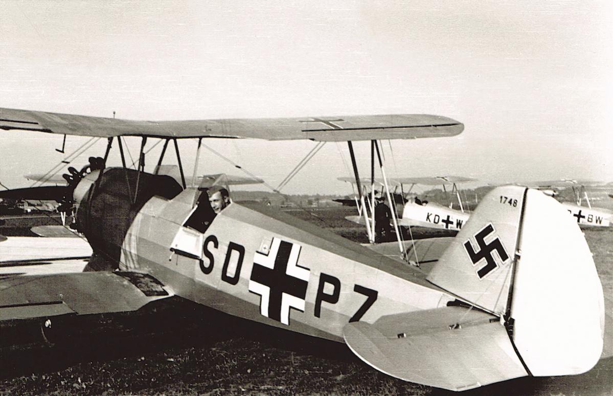 Naam: Foto 505. SD+PZ. Focke-Wulf Fw.44, W.Nr. 1748.jpg
Bekeken: 844
Grootte: 118,9 KB