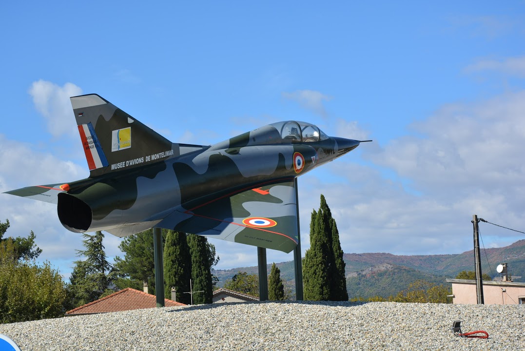 Naam: Mirage 3 - rotonde Montelimar..JPG
Bekeken: 912
Grootte: 171,0 KB