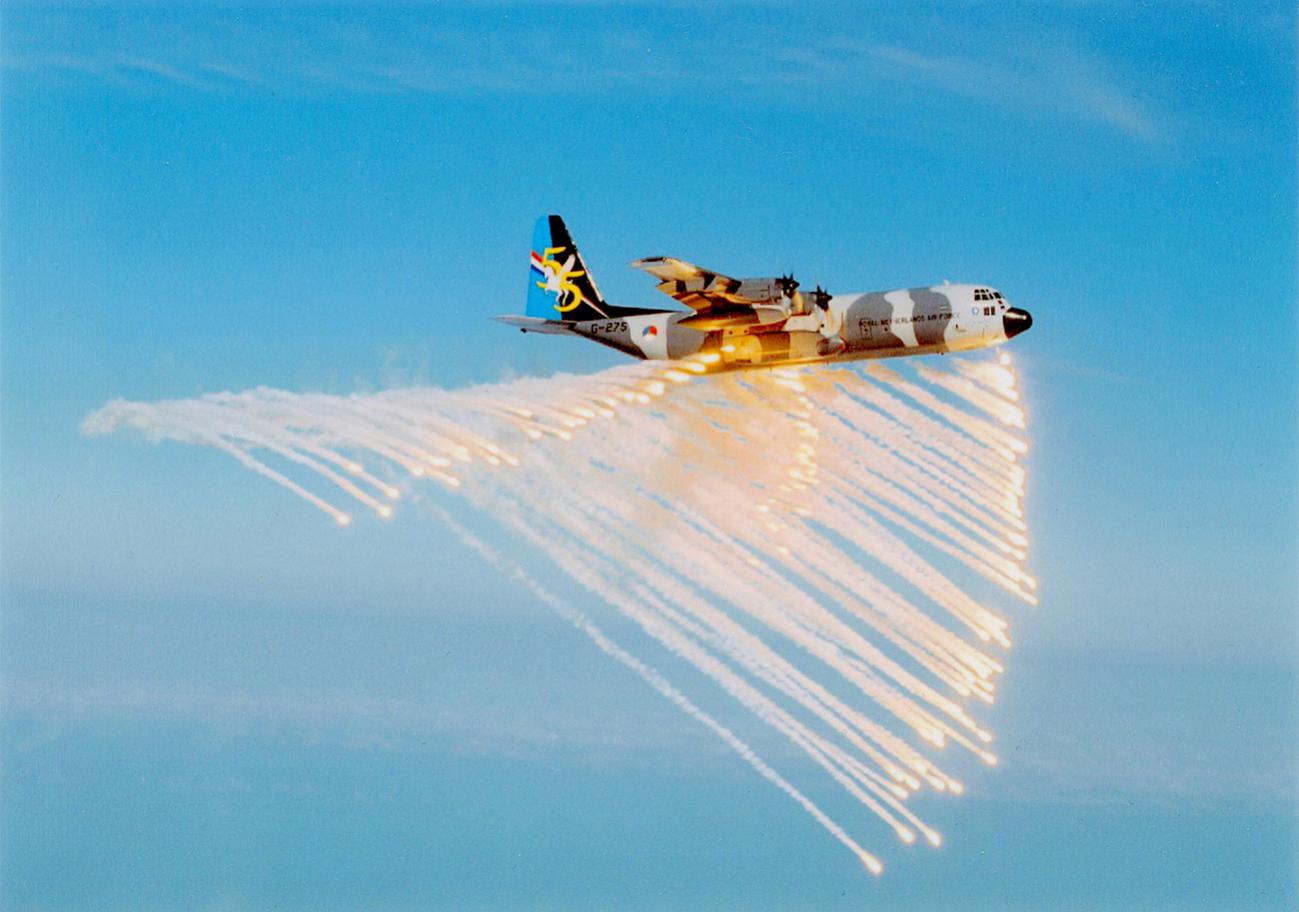 Naam: Foto 184. 'G-275 (Joop Mulder)'. Lockheed C-130H-30 Hercules. 1300 breed.jpg
Bekeken: 965
Grootte: 98,4 KB