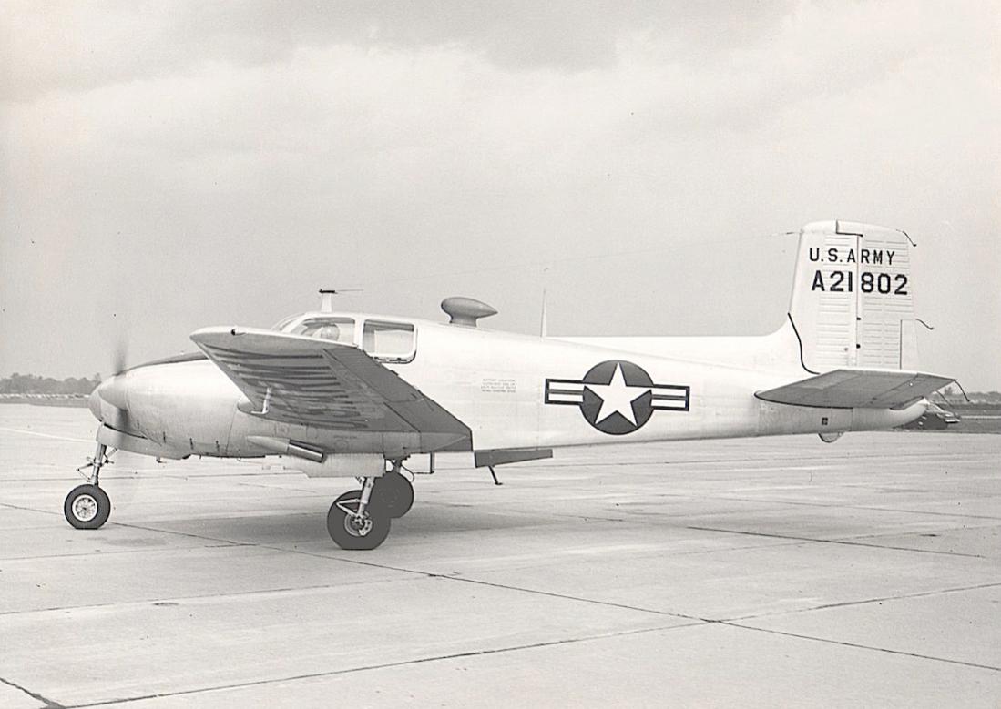 Naam: Foto 677. Beechcraft YL-23 (A 21802). 1100 breed.jpg
Bekeken: 1029
Grootte: 81,2 KB