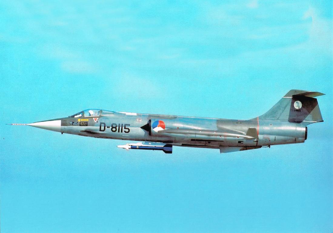 Naam: Foto 185. 'D-8115'. Lockheed F-104G Starfighter. 1100 breed.jpg
Bekeken: 1089
Grootte: 63,6 KB