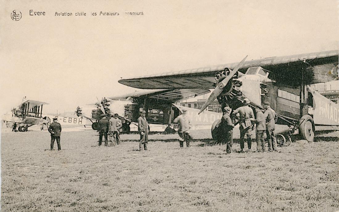 Naam: Kaart 757. Vliegveld Evere (Brussel) met Fokker F.VIIa 'H-NADZ' ('PH-ADZ'), Fokker F.VIIa 'H-NAD.jpg
Bekeken: 778
Grootte: 141,1 KB