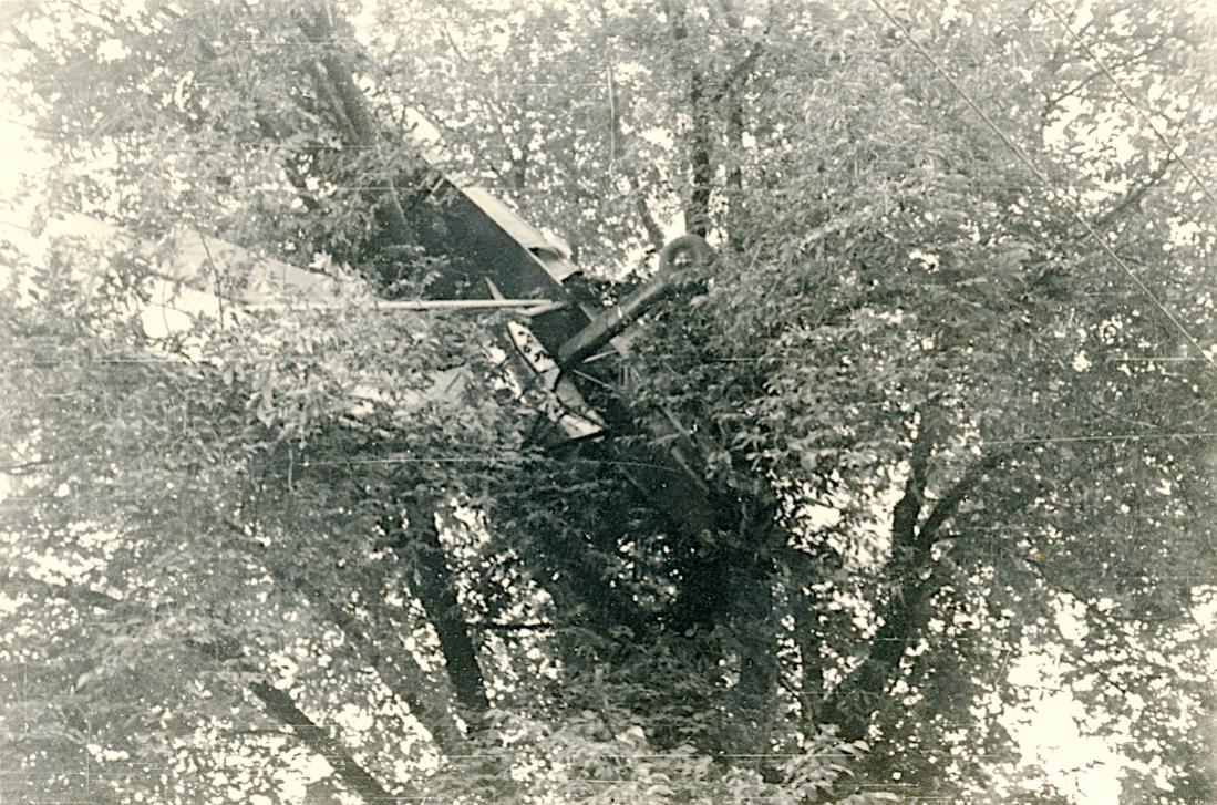 Naam: Foto 507. Fieseler Storch in boom. 1100 breed.jpg
Bekeken: 900
Grootte: 196,2 KB