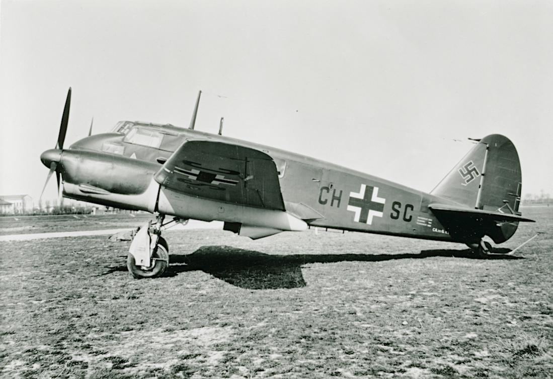 Naam: Foto 508. Buitgemaakte Caproni C.313G. 1100 breed.jpg
Bekeken: 651
Grootte: 112,1 KB