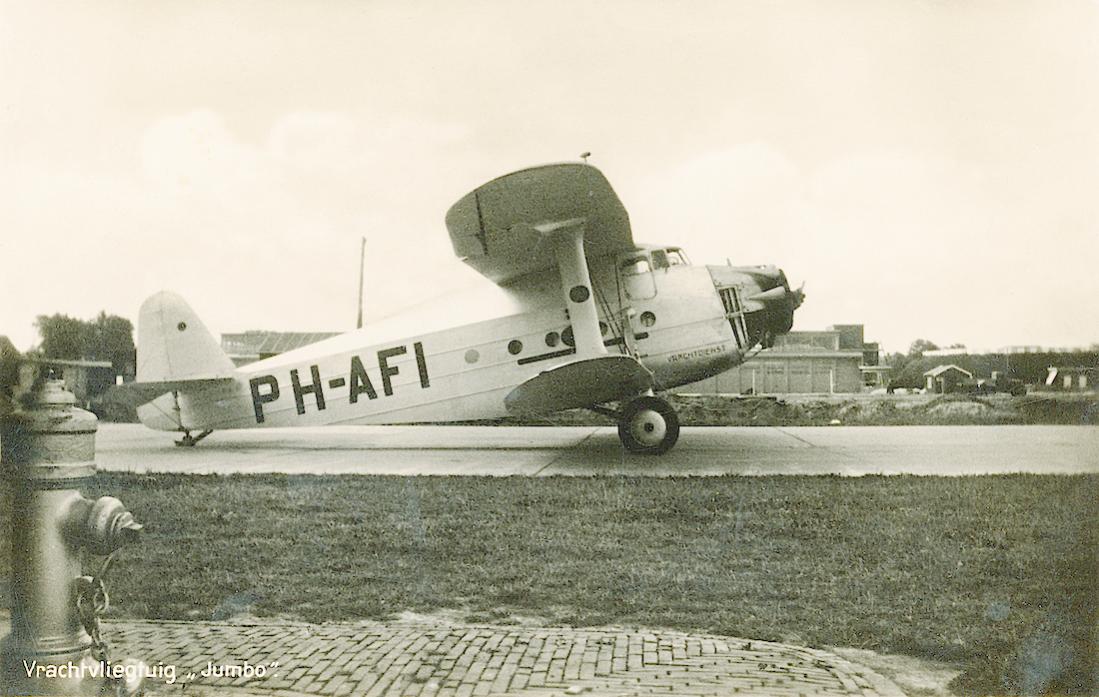 Naam: Kaart 759. 'PH-AFI'. Carley Werkspoor Jumbo. 1100 breed.jpg
Bekeken: 914
Grootte: 108,1 KB