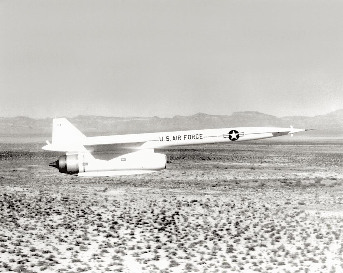 Naam: Foto 682. North American GAM-77 (later AGM-28) Hound Dog. 1100 breed.jpg
Bekeken: 833
Grootte: 121,5 KB
