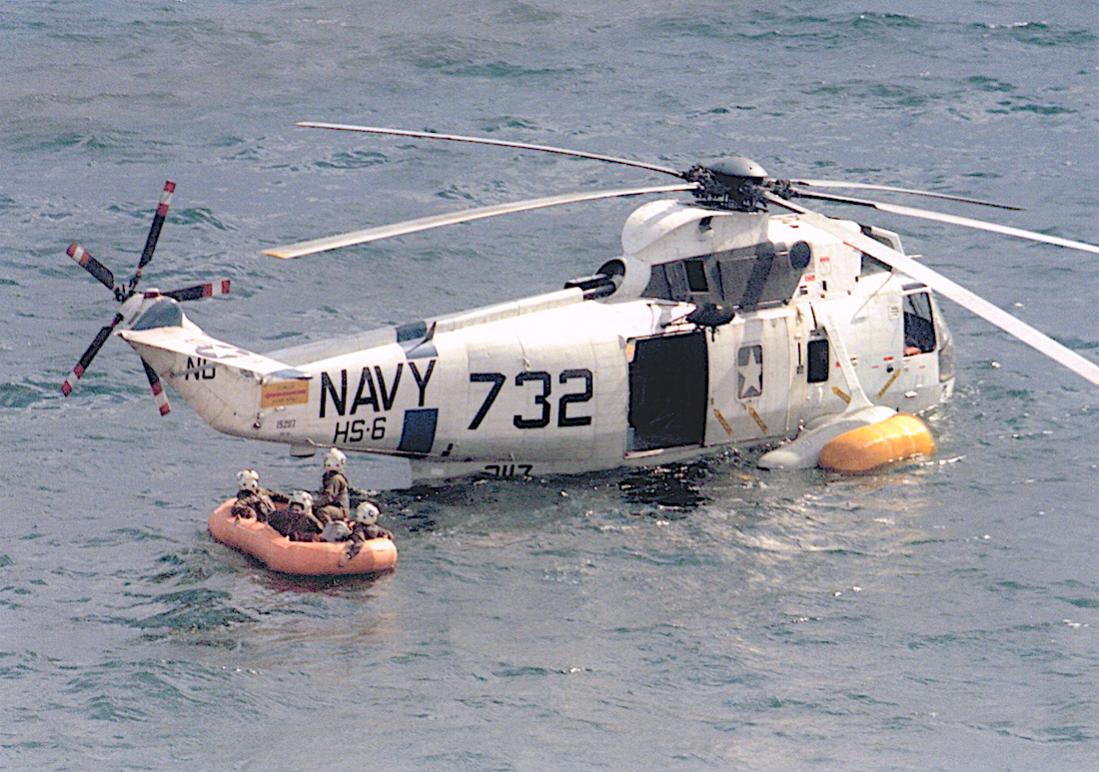 Naam: Foto 685. Sikorsky SH-3A Sea King van squadron HS-6 %22Indians%22. 1100 breed.jpg
Bekeken: 1444
Grootte: 139,2 KB