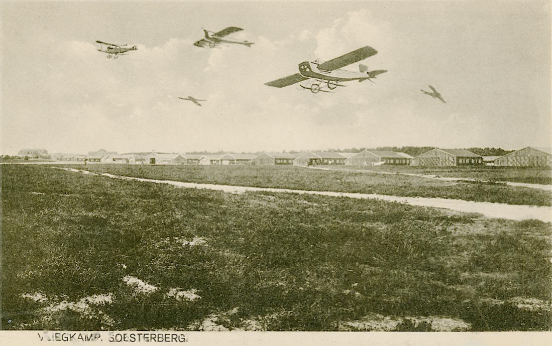 Naam: Kaart 762. Vliegkamp Soesterberg. 1100 breed.jpg
Bekeken: 788
Grootte: 128,2 KB