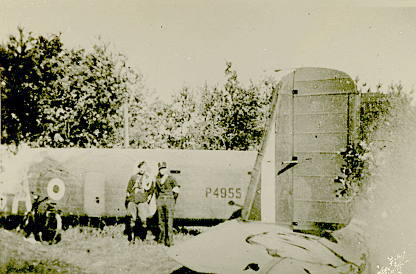 Naam: Foto 124. 1940-08 crash P4955. 600 breed.jpg
Bekeken: 955
Grootte: 447,6 KB