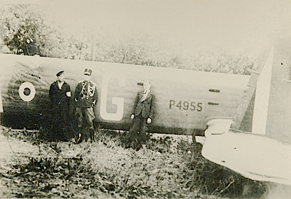 Naam: Foto 125. 1940-08 crash P4955. 600 breed.jpg
Bekeken: 1117
Grootte: 425,5 KB