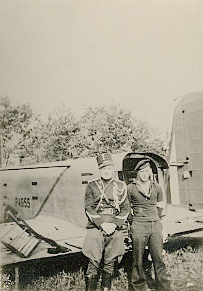 Naam: Foto 128. 1940-08 crash P4955.jpg
Bekeken: 1108
Grootte: 402,3 KB