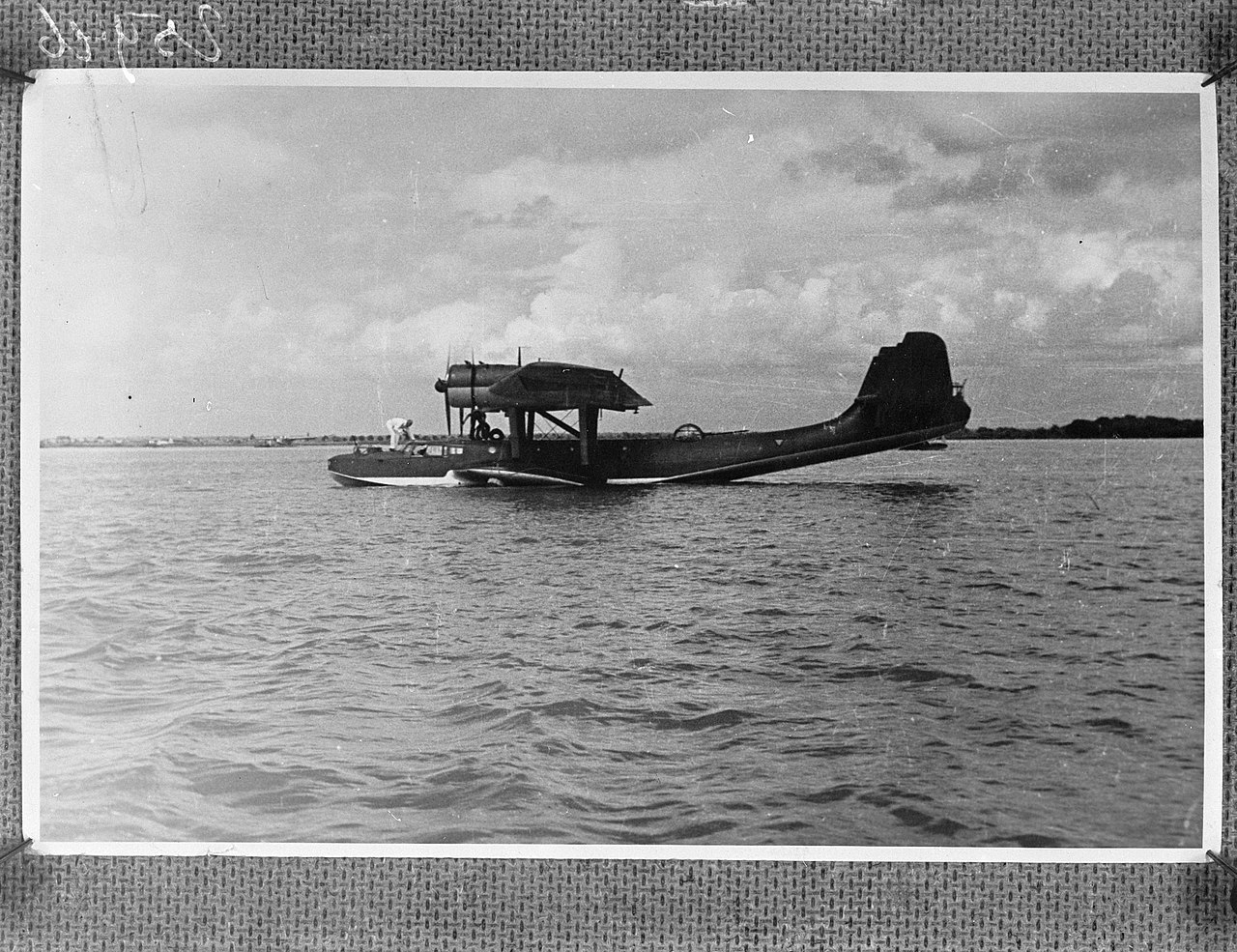 Naam: 1280px-Dorniervliegboot_op_het_water_bij_Soerabaia,_Bestanddeelnr_902-5946.jpg
Bekeken: 679
Grootte: 376,6 KB