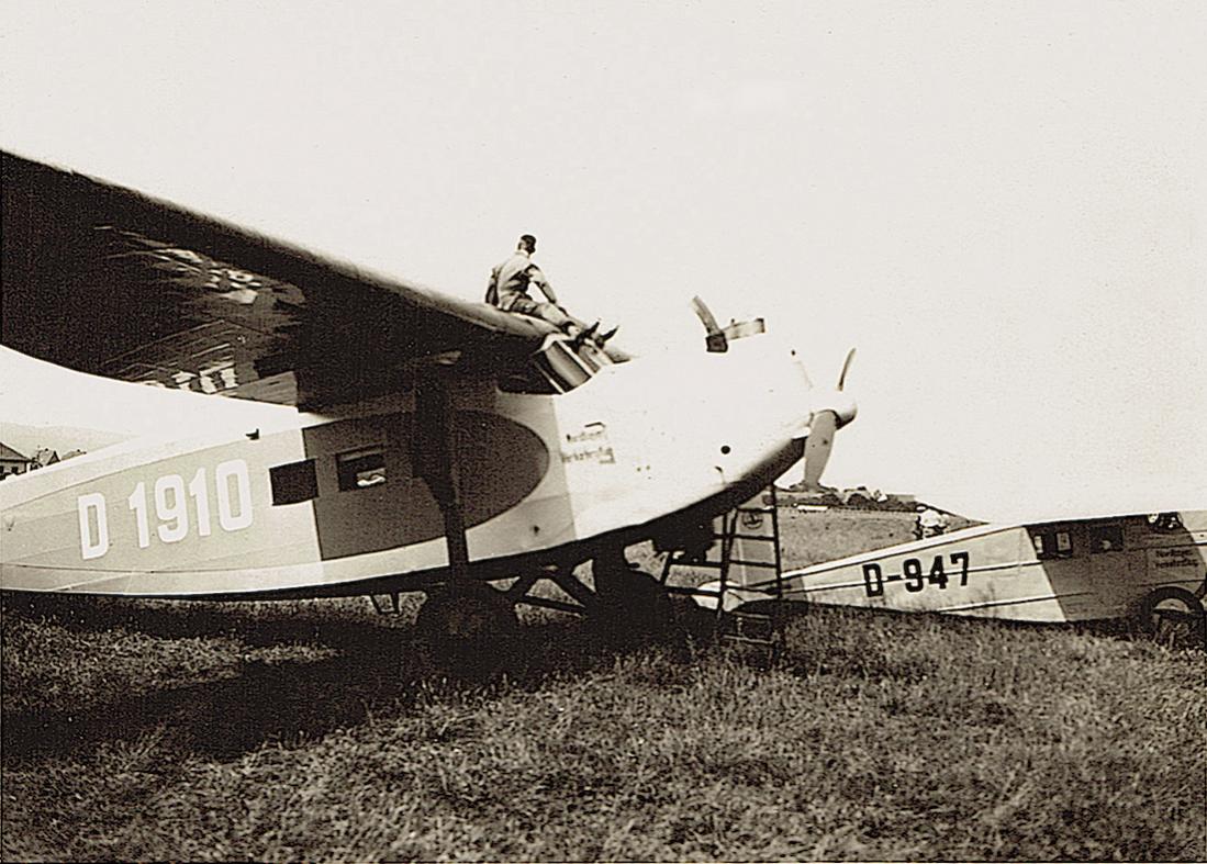 Naam: Foto 446. D-1910 Focke-Wulf A 32 en D-947 Messerschmitt M 18. 1100 breed.jpg
Bekeken: 727
Grootte: 140,3 KB