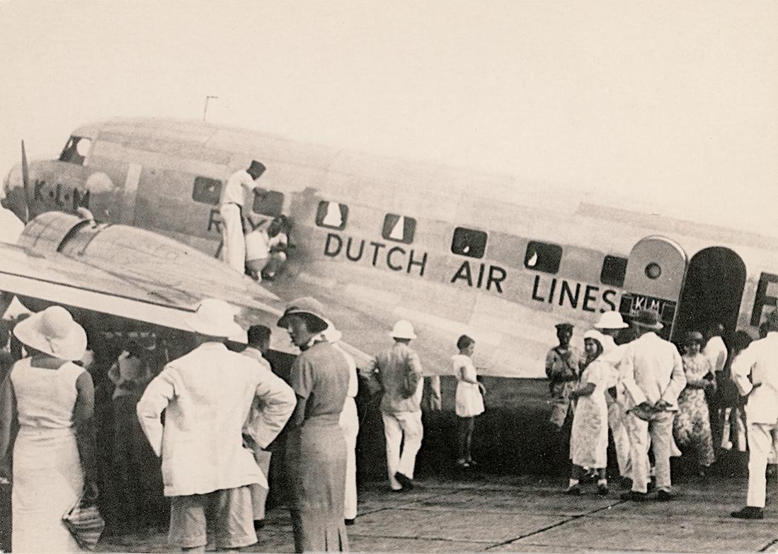 Naam: Kaart 788. Douglas DC-2 'Uiver' te Tjililitan. 1100 breed.jpg
Bekeken: 860
Grootte: 129,6 KB