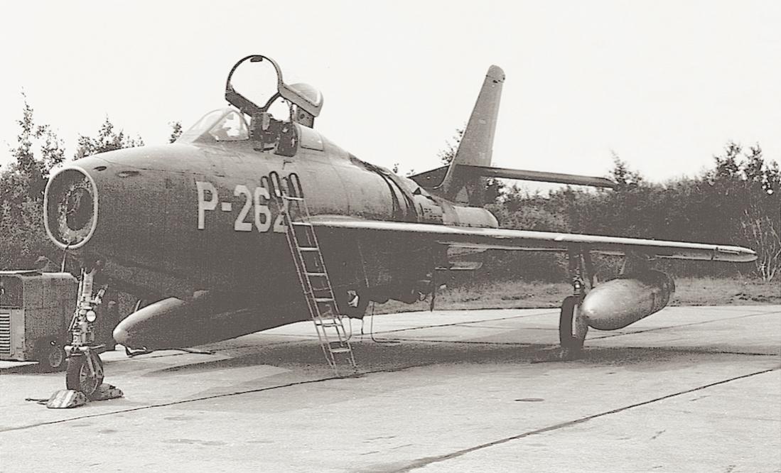 Naam: Foto 199. 'P-262'. Republic F-84F Thunderstreak. 100 breed.jpg
Bekeken: 867
Grootte: 101,3 KB