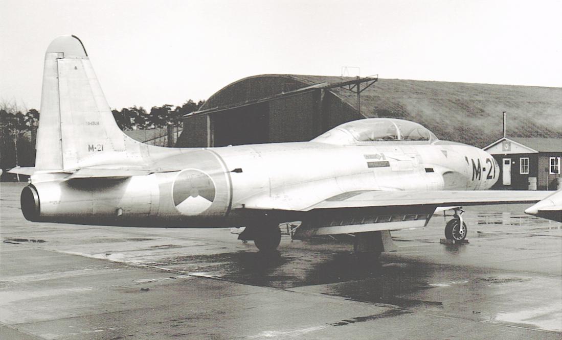 Naam: Foto 201. 'M-21'. Lockheed T-33A 'T-bird'. 1100 breed.jpg
Bekeken: 936
Grootte: 82,0 KB