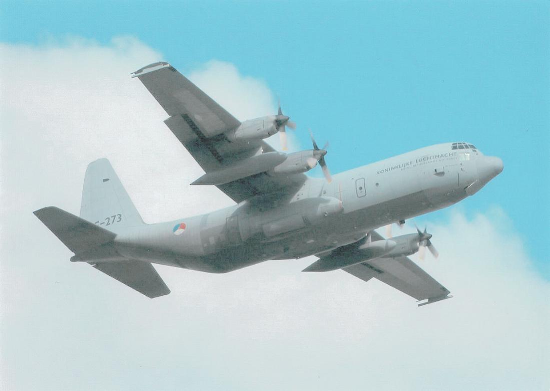 Naam: Foto 202. 'G-273' (ex N4080M, c:n 5273). Lockheed C-130H-30 Hercules 'Ben Swagerman. 1100 breed.jpg
Bekeken: 971
Grootte: 50,2 KB