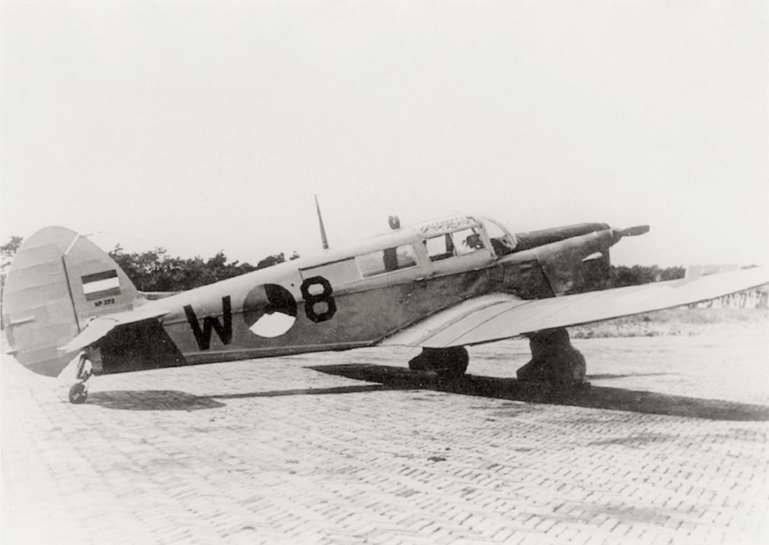 Naam: Foto 203. 'W-8'. Percival Proctor Mk IV. 1100 breed.jpg
Bekeken: 1317
Grootte: 68,9 KB