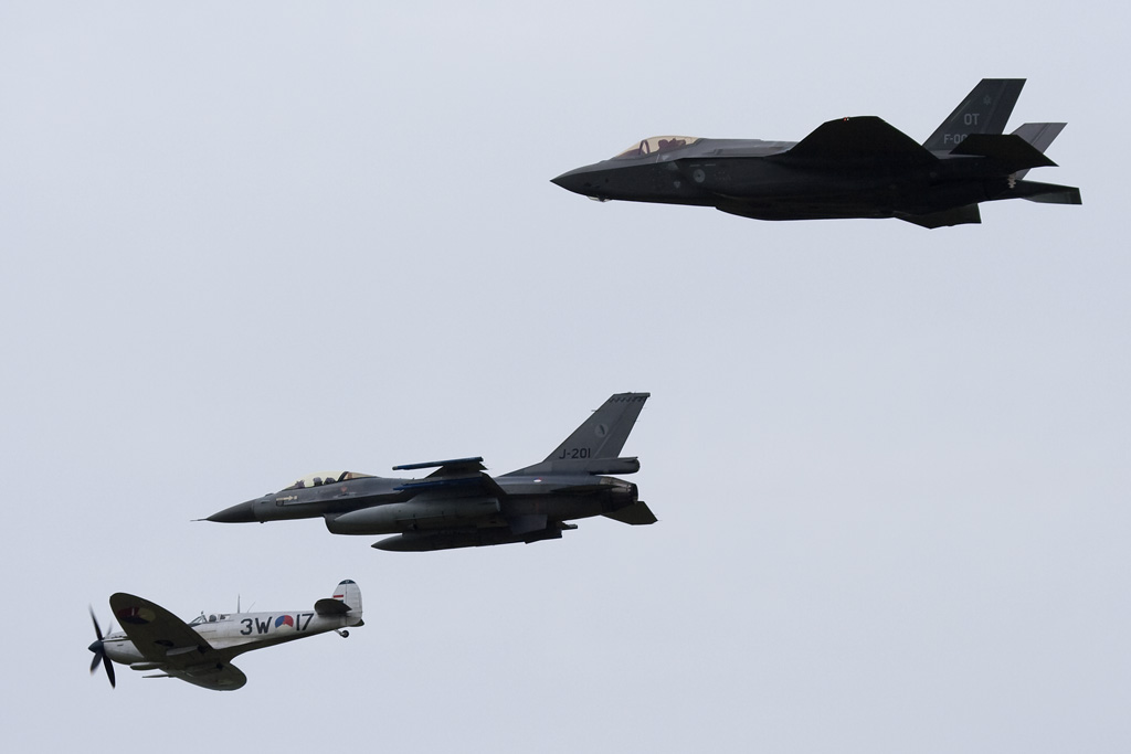 Naam: 223_F-35_OT_10jun16EHLW07.jpg
Bekeken: 597
Grootte: 90,0 KB
