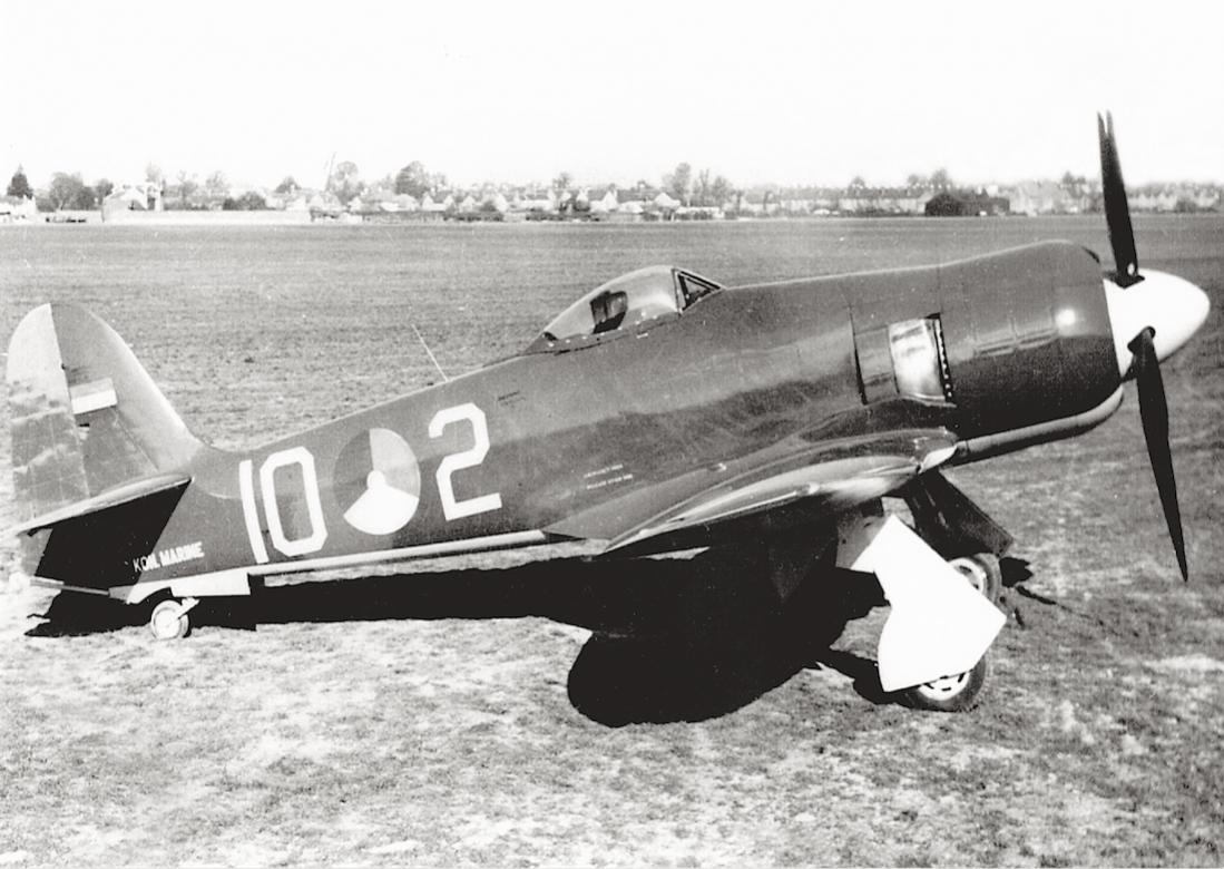 Naam: #335. '10-2' (= J-2). Hawker Seafury F.Mk.50. 1100 breed.jpg
Bekeken: 706
Grootte: 112,9 KB
