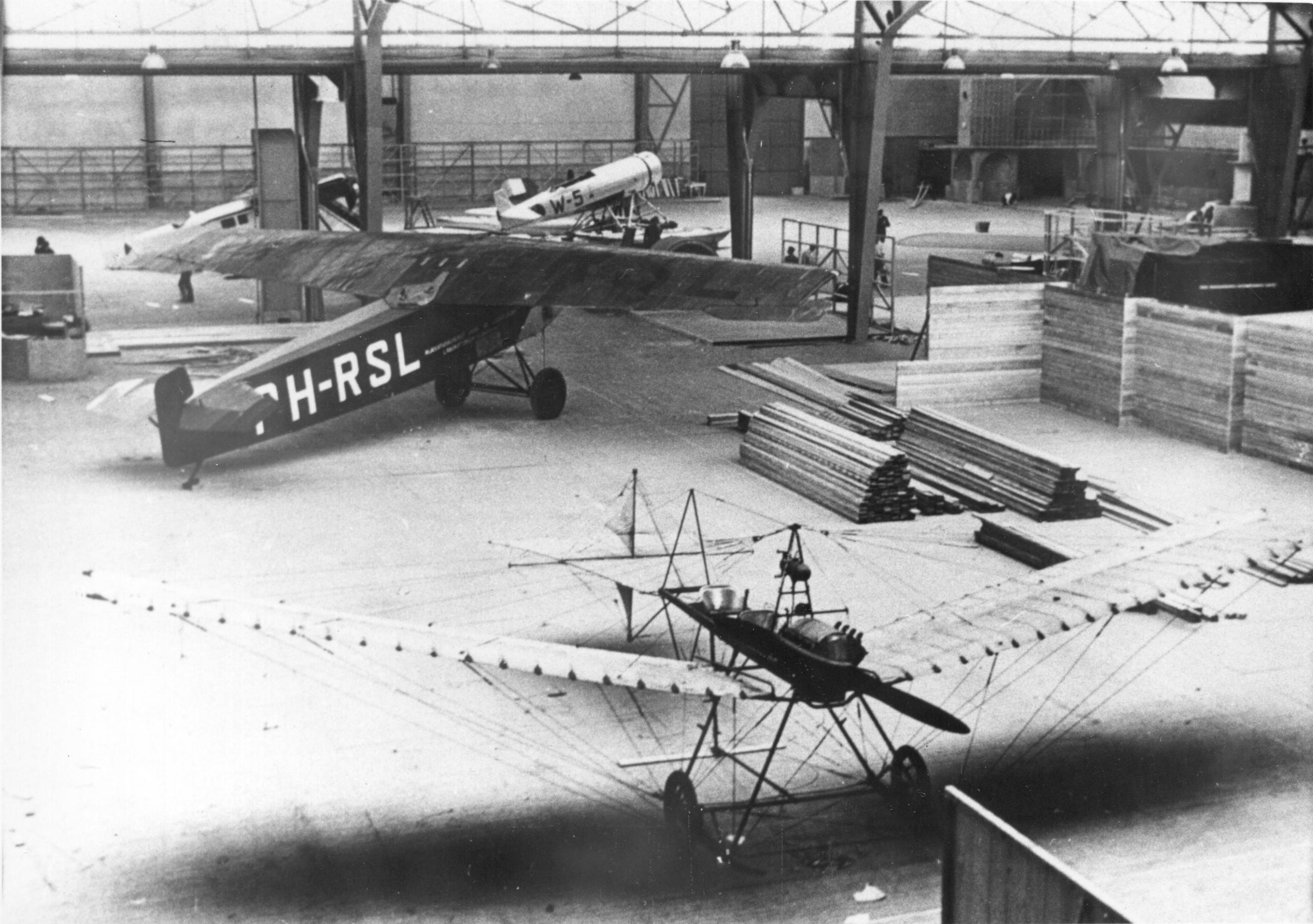 Naam: Schiphol 1939 FK26, C-11, F-7a, Spin via GJTORNIJ.jpg
Bekeken: 2256
Grootte: 515,8 KB
