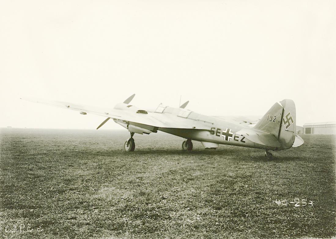 Naam: Foto 530. 'SE+EZ'. Buitgemaakte Tsjechische Avia B.71B, Werknr. B-71.192 (licentiebouw Tupolev S.jpg
Bekeken: 1319
Grootte: 139,9 KB