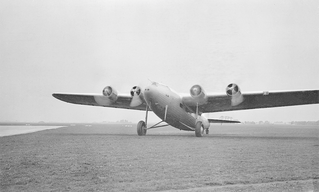 Naam: Foto 221. PH-AJA 'Arend'. Fokker F.XXXVI. 1100 breed.jpg
Bekeken: 832
Grootte: 487,0 KB