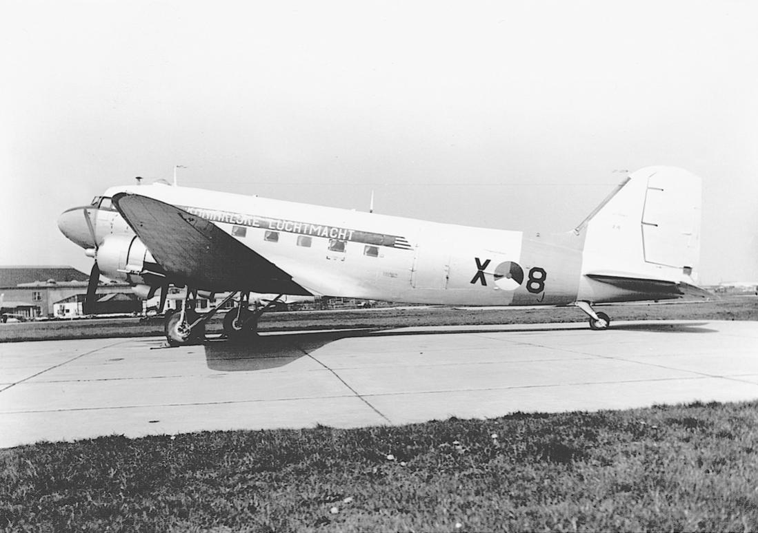 Naam: Foto 210. 'X-8'. Douglas C-47B Dakota. 1100 breed.jpg
Bekeken: 1276
Grootte: 99,4 KB