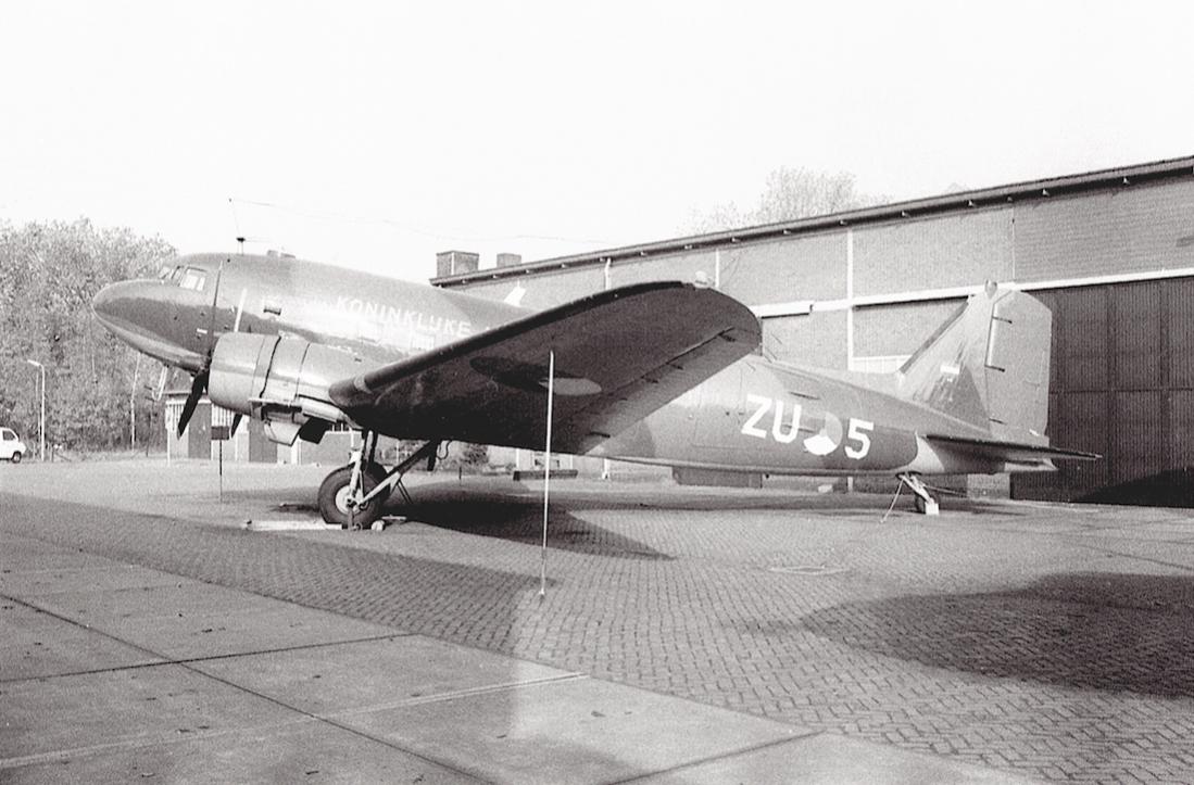 Naam: Foto 213. 'ZU-5'. Dakota in het Militaire Luchtvaart Museum op Kamp van Zeist. 1100 breed.jpg
Bekeken: 1255
Grootte: 106,9 KB