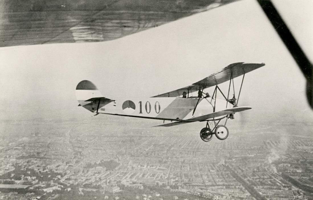 Naam: Foto 109. '100'. Fokker S.IV. van de 1e serie, geleverd 1924 1100 breed.jpg
Bekeken: 609
Grootte: 87,1 KB