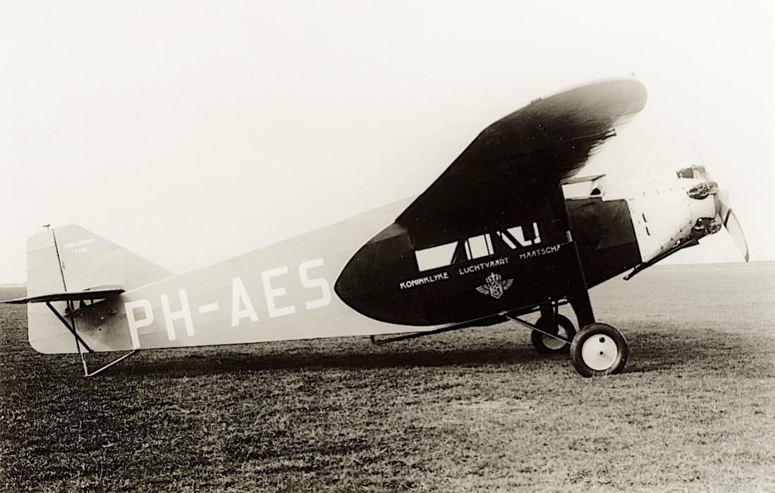 Naam: Foto 223. 'PH-AES'. Koolhoven F.K.40 (c:n 101). Bijnaam 'Piet Haes%22. 1100 breed.jpg
Bekeken: 847
Grootte: 104,3 KB