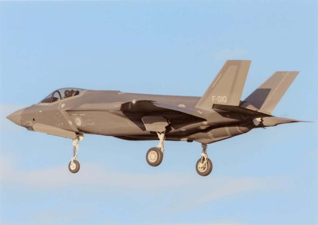 Naam: Foto 214. F-010. Lockheed Martin F-35A Lightning II. 1100 breed.jpg
Bekeken: 1073
Grootte: 37,1 KB