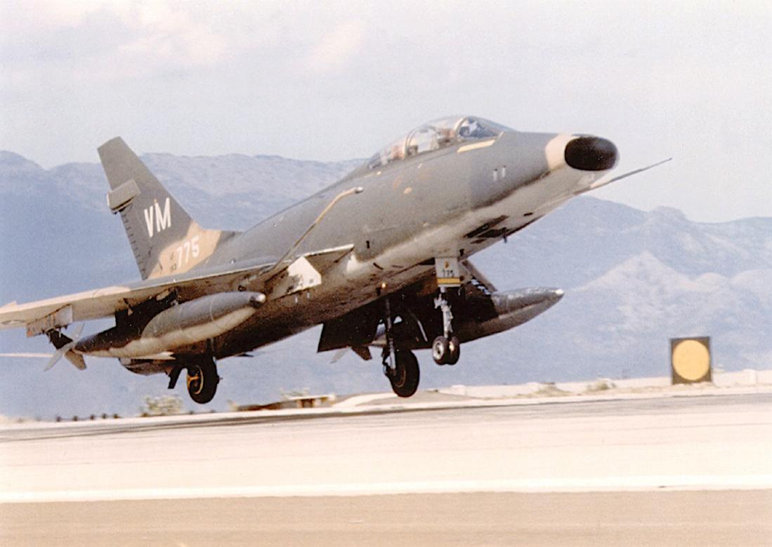 Naam: Foto 723. North American  Super Sabre. 1100 breed.jpg
Bekeken: 833
Grootte: 77,9 KB