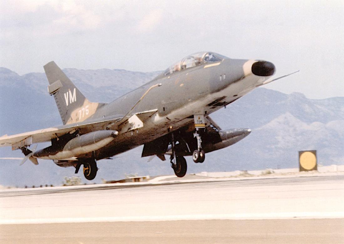 Naam: Foto 723. North American  Super Sabre. 1100 breed.jpg
Bekeken: 523
Grootte: 77,9 KB