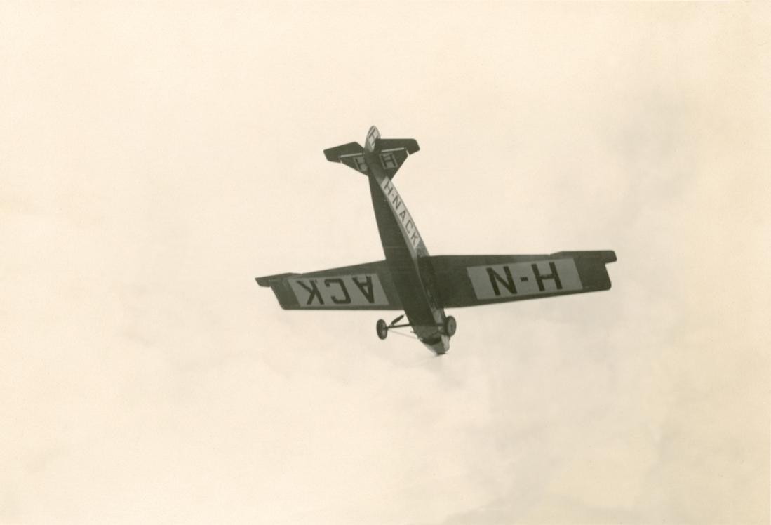 Naam: Foto 224. 'H-NACK'. Fokker F.VII. 1100 breed.jpg
Bekeken: 842
Grootte: 32,5 KB