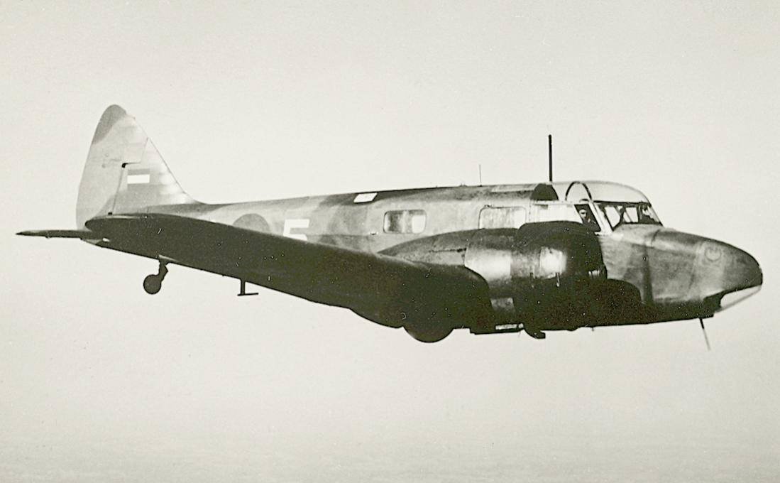 Naam: Foto 217. 'C-5'. Airspeed AS-46 Oxford. 1100 breed.jpg
Bekeken: 1269
Grootte: 51,7 KB