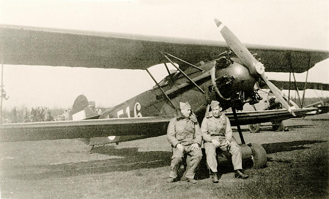 Naam: Foto 115. '516'. Fokker C.I.401. 1100 breed.jpg
Bekeken: 1416
Grootte: 135,4 KB