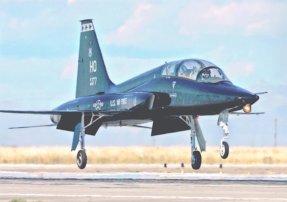 Naam: Foto 732. Northrop T-38 Talon. 1100 breed.jpg
Bekeken: 848
Grootte: 80,1 KB