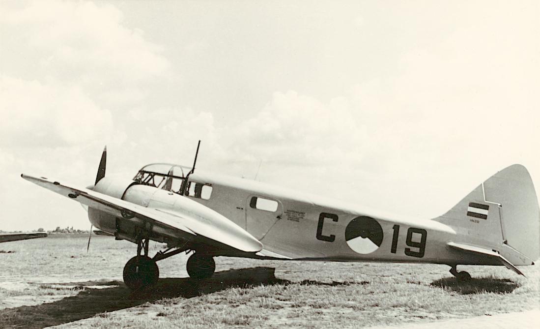 Naam: Foto 221. 'C-19' Airspeed AS-10 Oxford Mk.I, vlgs andere bronnen Mk.II en zelfs Mk.IV. (RAF HN69.jpg
Bekeken: 891
Grootte: 71,3 KB