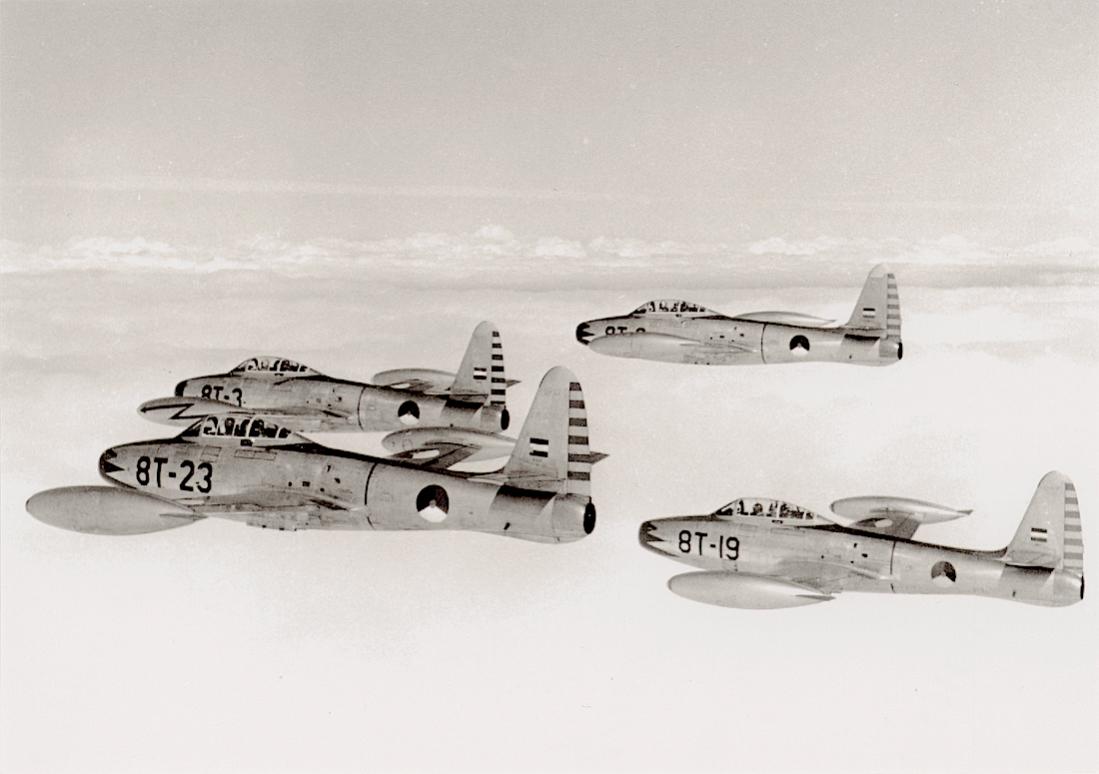 Naam: Foto 222. BT-3, BT-6, BT-19 en BT-23. Republic F-84G's van het demonstratieteam %22The Red Noses.jpg
Bekeken: 868
Grootte: 63,9 KB