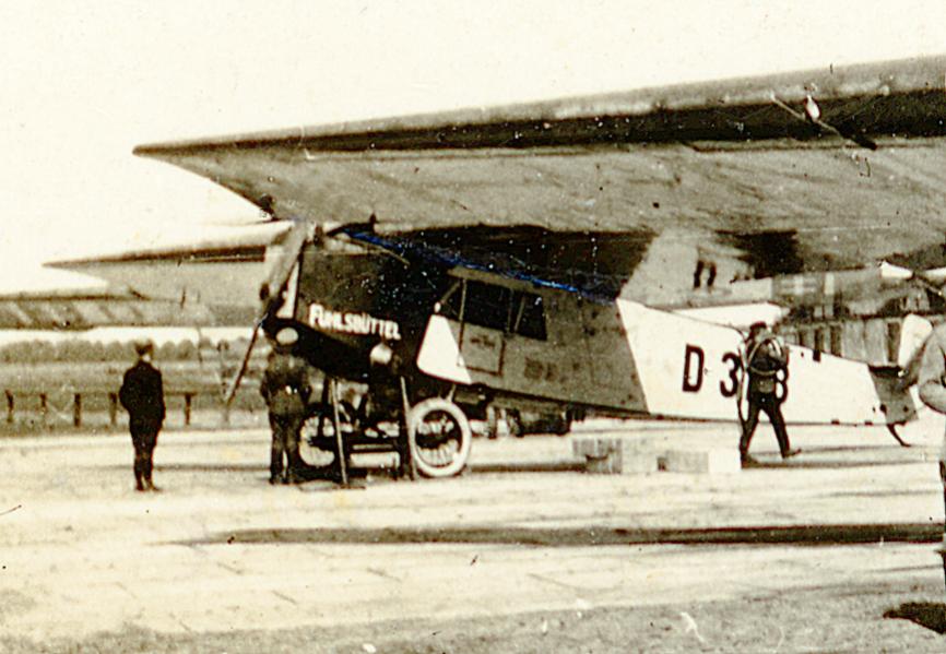 Naam: Foto 468. FG F.III:F.IIIc D-378 'Fuhlsbttel' vergroot en Fokker F.III H-NABI.jpg
Bekeken: 545
Grootte: 75,7 KB