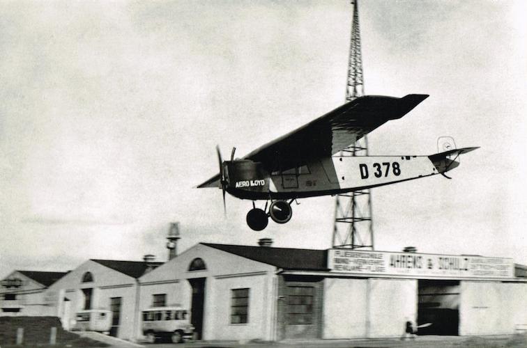 Naam: Foto 352. D-378. Fokker-Grulich F.III, kopie 1100.jpg
Bekeken: 463
Grootte: 49,8 KB