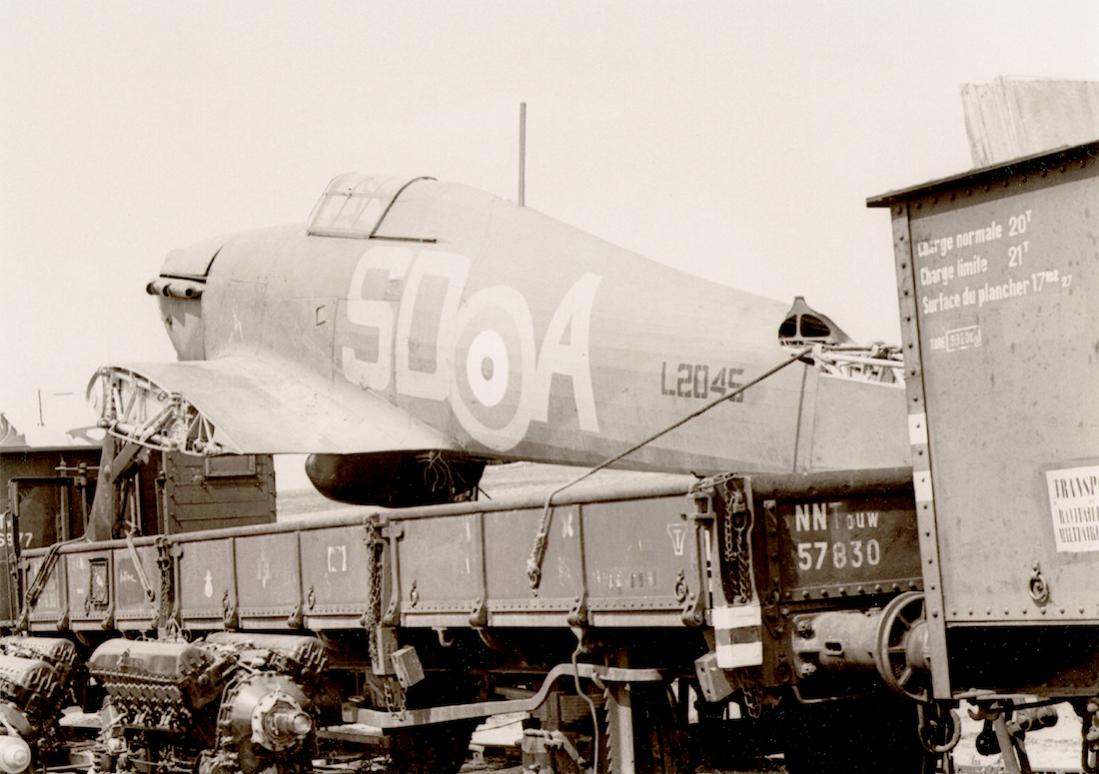 Naam: Foto 544. Hawker Hurricane Mk. I, L2045 'SD-A' van No. 501 Squadron tijdens transport naar No. 2.jpg
Bekeken: 1268
Grootte: 100,4 KB