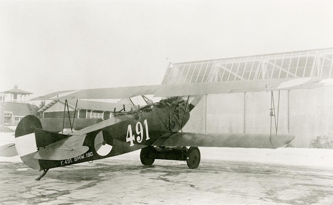 Naam: Foto 118. '491'. Fokker C.I. 1100 breed.jpg
Bekeken: 964
Grootte: 72,8 KB