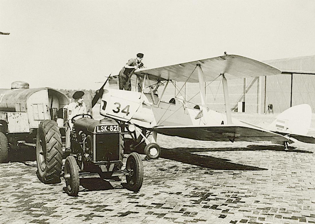 Naam: Foto 225. '34' (RAF 'NM135'). De Havilland DH.82A Tiger Moth Mk.I. 1100 breed.jpg
Bekeken: 546
Grootte: 152,8 KB